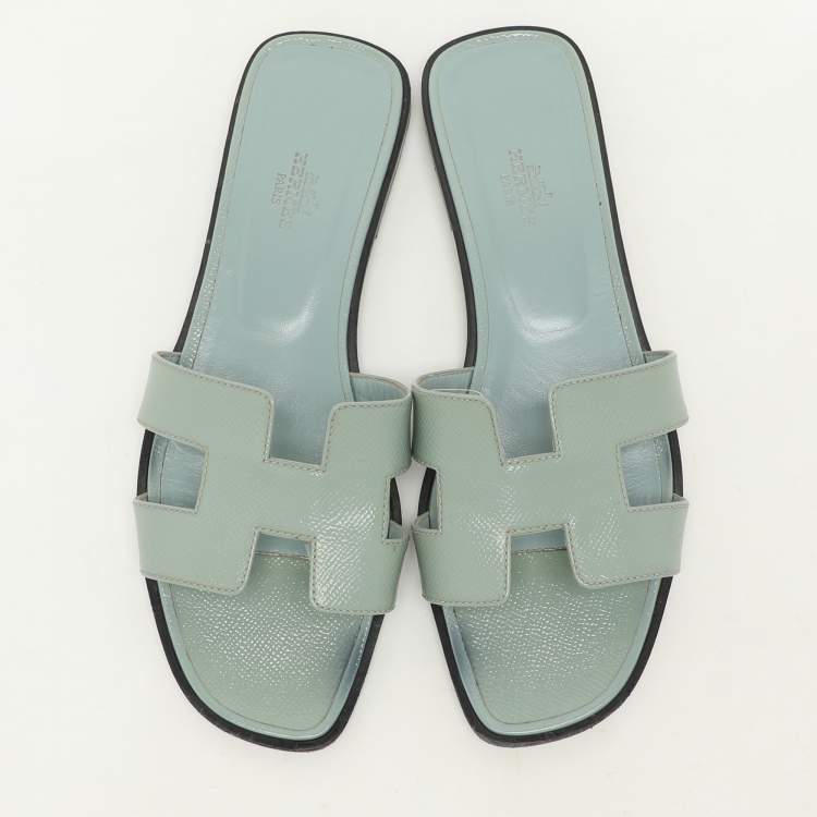 Pre Owned Hermes Grey Patent Leather Oran Flat Slides Size 39