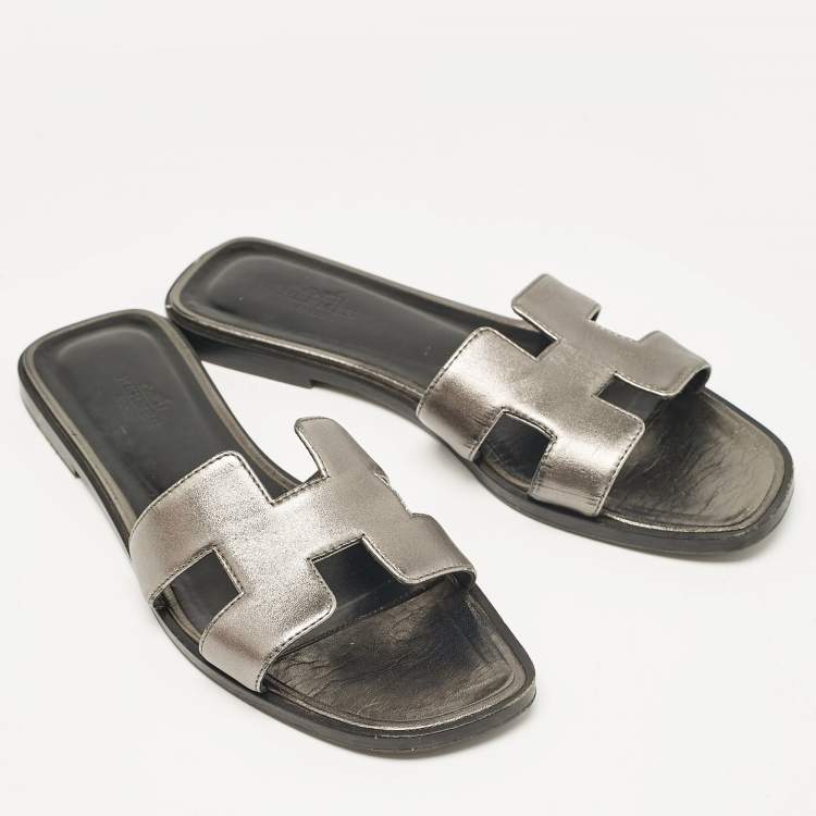 Pre Owned Hermes Metallic Grey Leather Oran Flat Slides Size 38