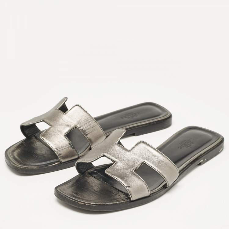 Pre Owned Hermes Metallic Grey Leather Oran Flat Slides Size 38
