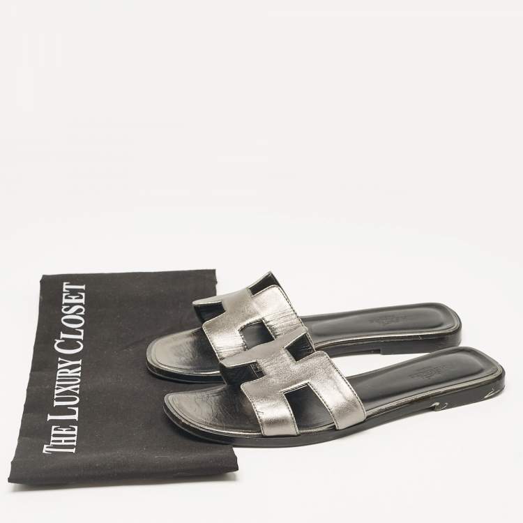 Pre Owned Hermes Metallic Grey Leather Oran Flat Slides Size 38