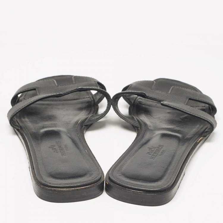 Pre Owned Hermes Black Leather Oran Flat Sandals Size 37.5
