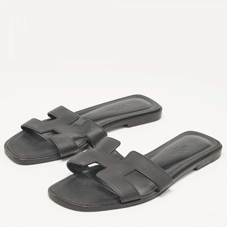 Pre Owned Hermes Black Leather Oran Flat Sandals Size 37.5