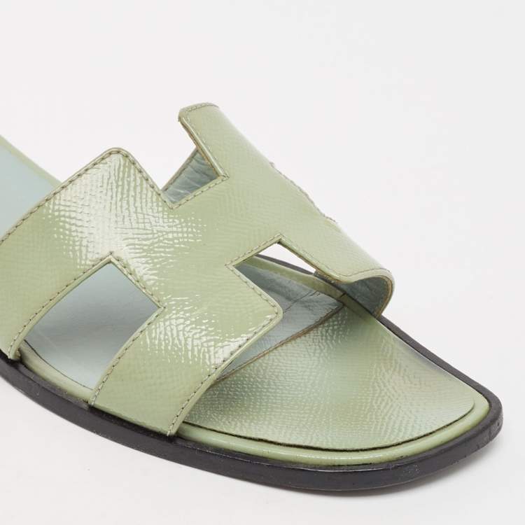 Pre Owned Hermes Green Patent Leather Oran Flat Slides Size 38.5
