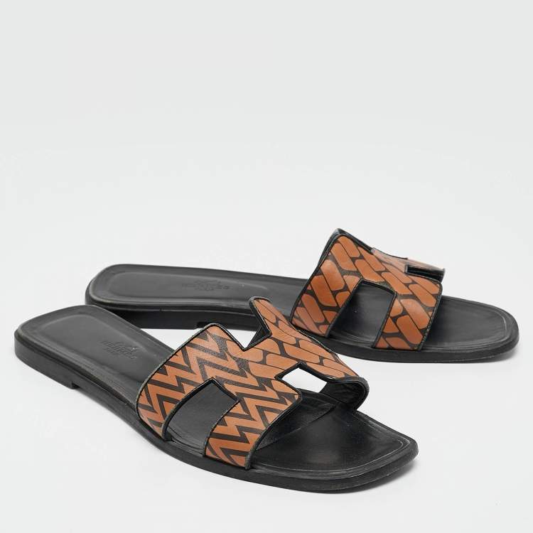 Pre Owned Hermès Black/Brown Printed Leather Oran Flat Slides Size 41