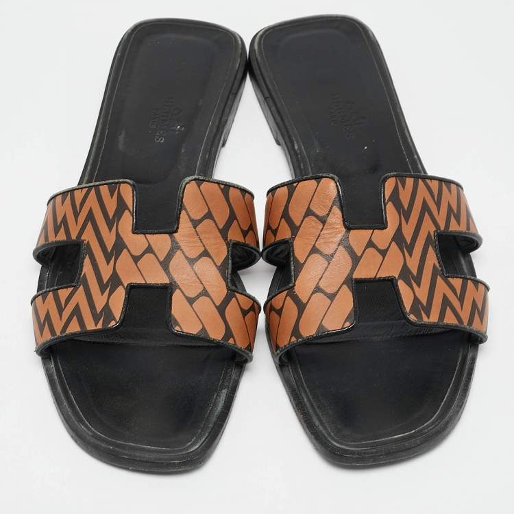Pre Owned Hermès Black/Brown Printed Leather Oran Flat Slides Size 41