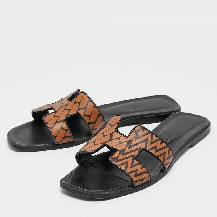 Pre Owned Hermès Black/Brown Printed Leather Oran Flat Slides Size 41