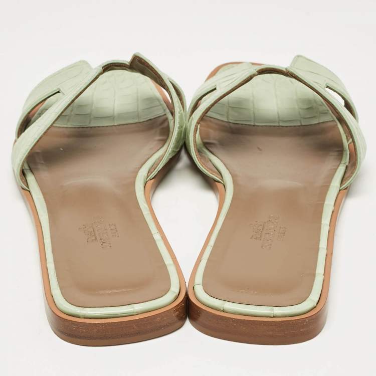 مملوكة مسبقًا Hermes Green Crocodile Leather Oran Flat Slides Size 37