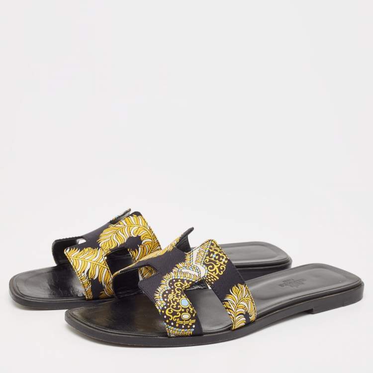 Pre Owned Hermes Black/Yellow Printed Satin Oran Flat Slides Size 40