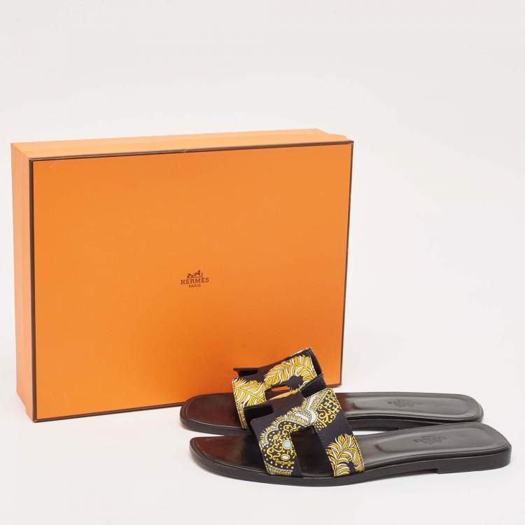 Pre Owned Hermes Black/Yellow Printed Satin Oran Flat Slides Size 40