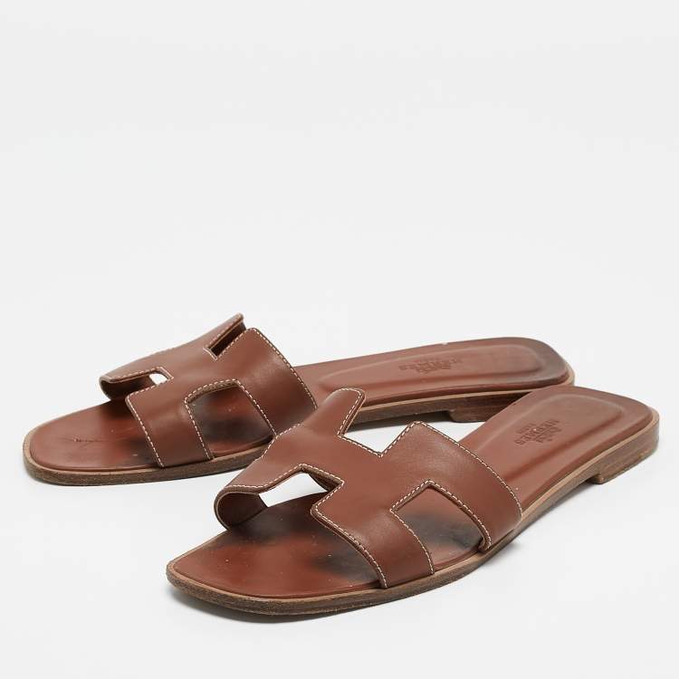 Pre Owned Hermes Brown Leather Oran Flat Slides Size 39