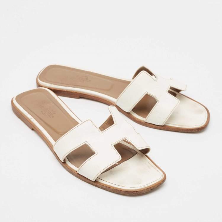 Pre Owned Hermes White Leather Oran Flat Slides Size 39 