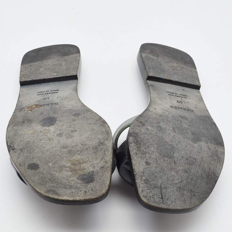 Pre Owned Hermes Black/Pastel Green Leather Oran Flat Slide Sandals Size 40