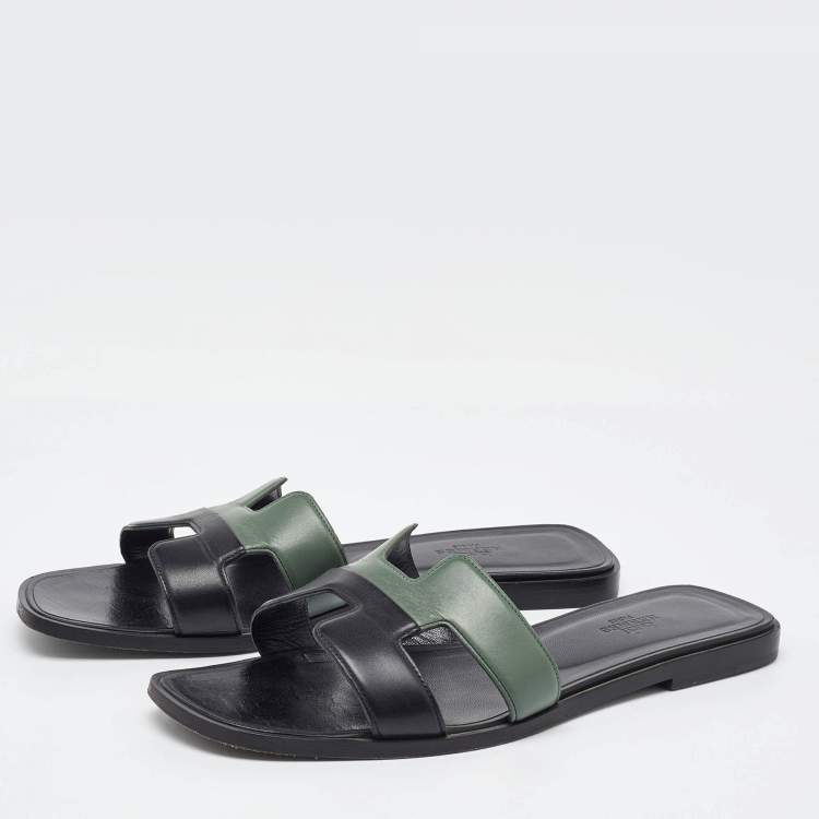 Pre Owned Hermes Black/Pastel Green Leather Oran Flat Slide Sandals Size 40