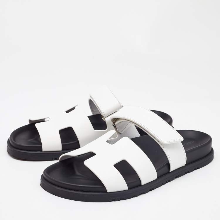 مملوكة مسبقًا Hermes White Leather Chypre Sandals Size 39.5