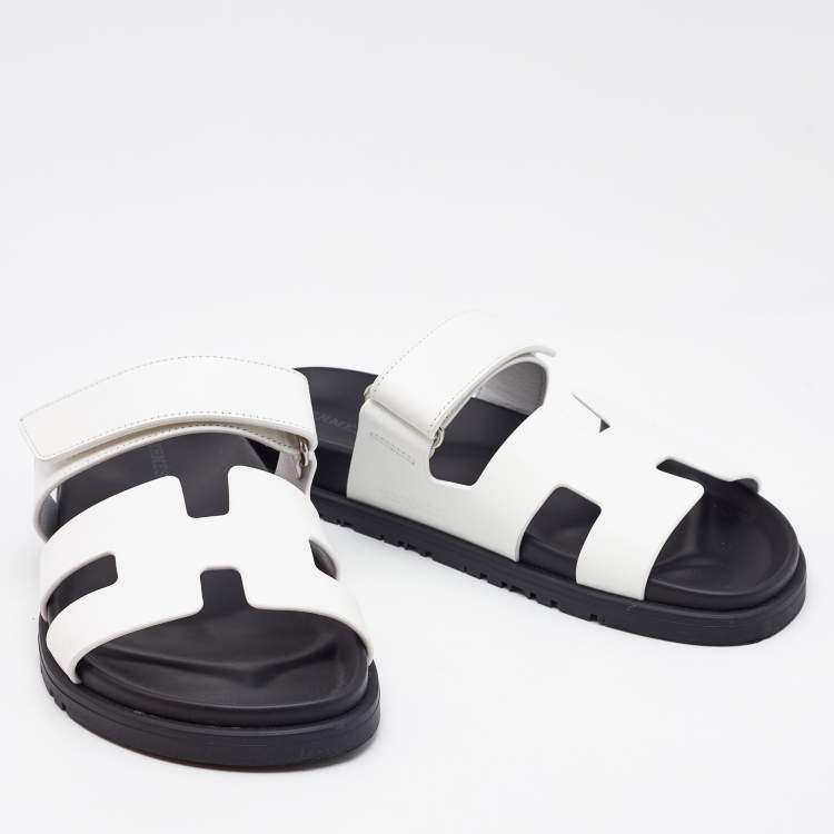 مملوكة مسبقًا Hermes White Leather Chypre Sandals Size 39.5