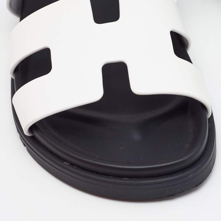 مملوكة مسبقًا Hermes White Leather Chypre Sandals Size 39.5