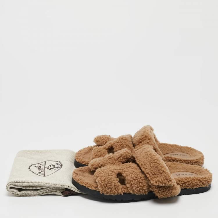 Pre Owned Hermes Beige Shearling Fur Chypre Slide Flats Size 39.5
