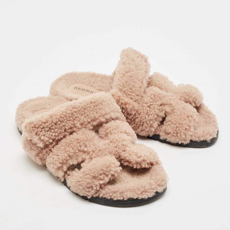 Pre Owned Hermes Beige Shearling Chypre Flat Sandals Size 36