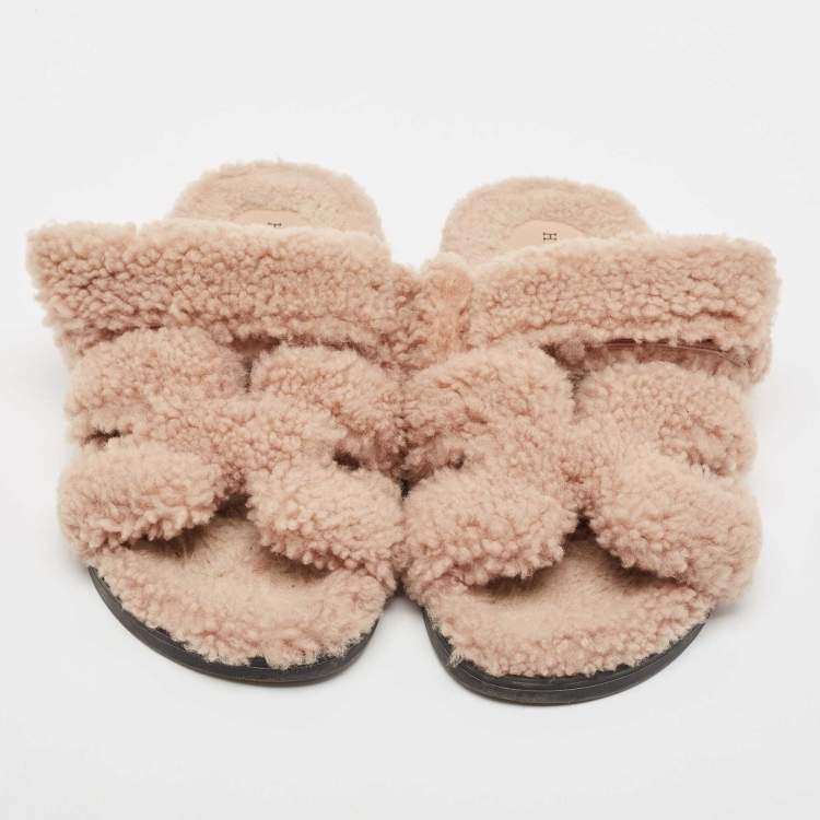 Pre Owned Hermes Beige Shearling Chypre Flat Sandals Size 36