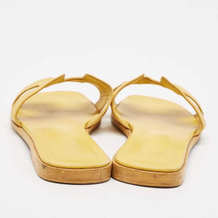 Pre Owned Hermes Yellow Leather Oran Flat Slides Size 38.5