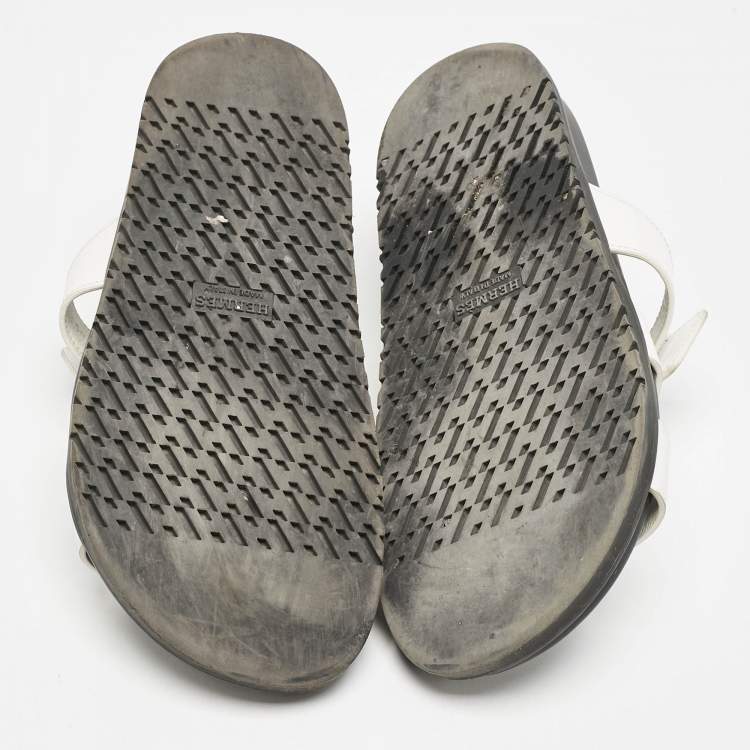 مملوكة مسبقًا Hermes White Leather Chypre Sandals Size 36