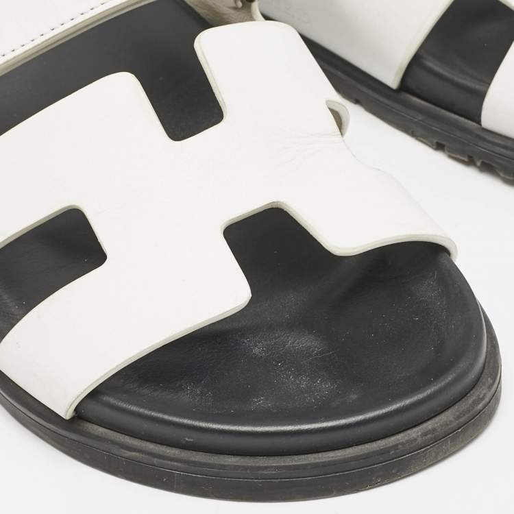 مملوكة مسبقًا Hermes White Leather Chypre Sandals Size 36