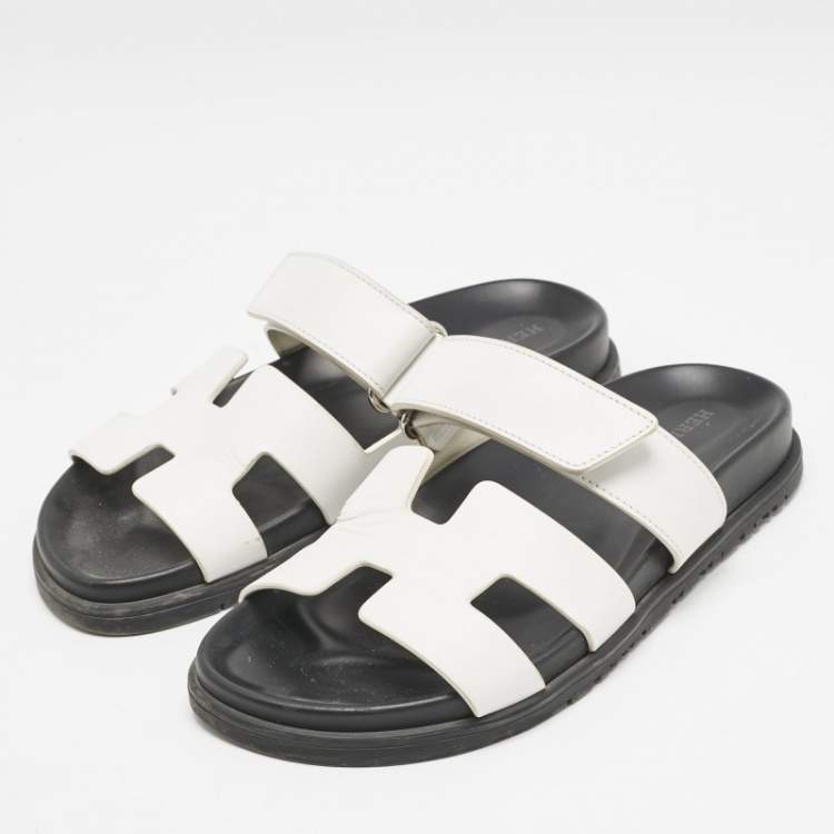 مملوكة مسبقًا Hermes White Leather Chypre Sandals Size 36