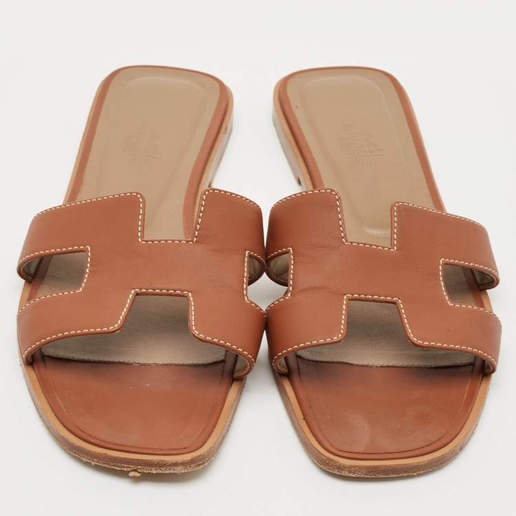 مملوكة مسبقًا Hermes Brown Leather Oran Flat Slides Size 39