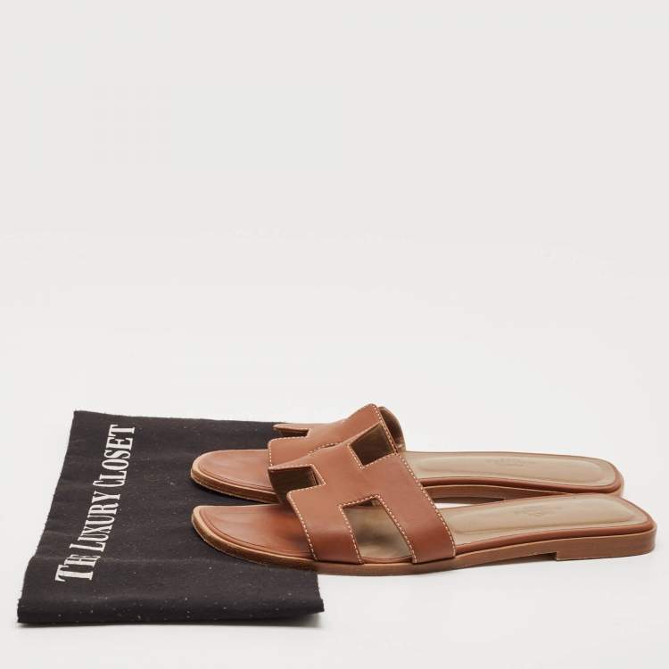 مملوكة مسبقًا Hermes Brown Leather Oran Flat Slides Size 39