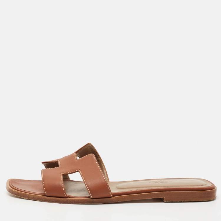 مملوكة مسبقًا Hermes Brown Leather Oran Flat Slides Size 39