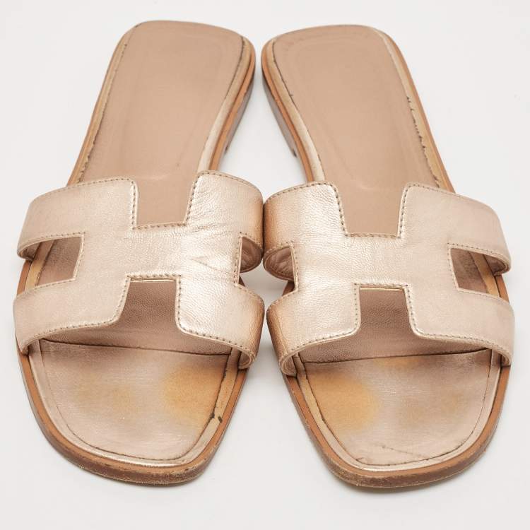Pre Owned Hermes Metallic Gold Leather Oran Flat Sandals Size 41.5
