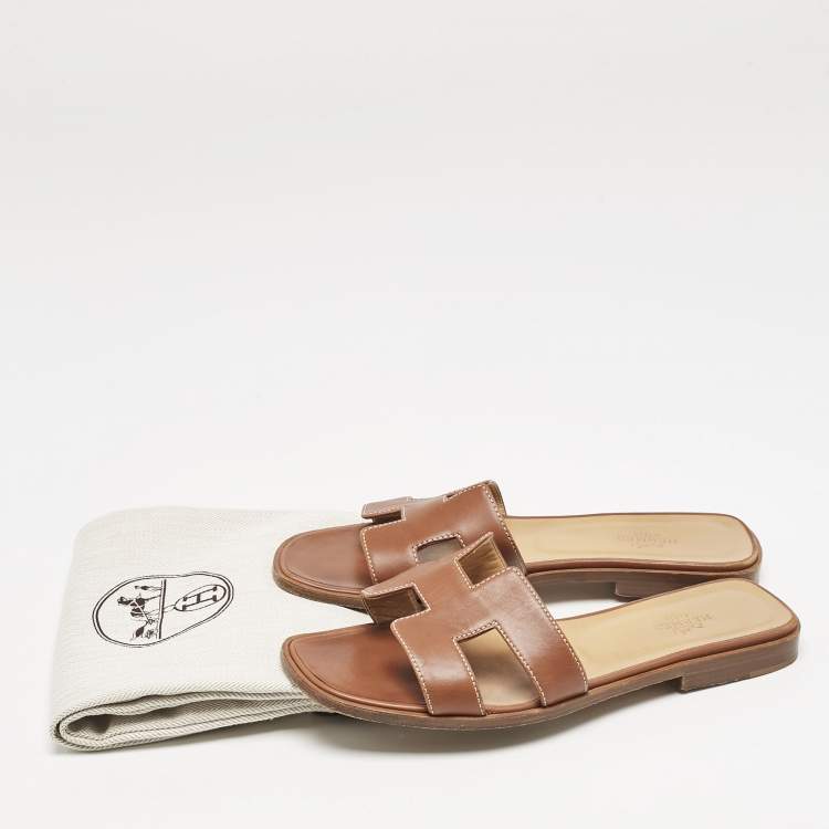 مملوكة مسبقًا Hermes Brown Leather Oran Flat Slides Size 37