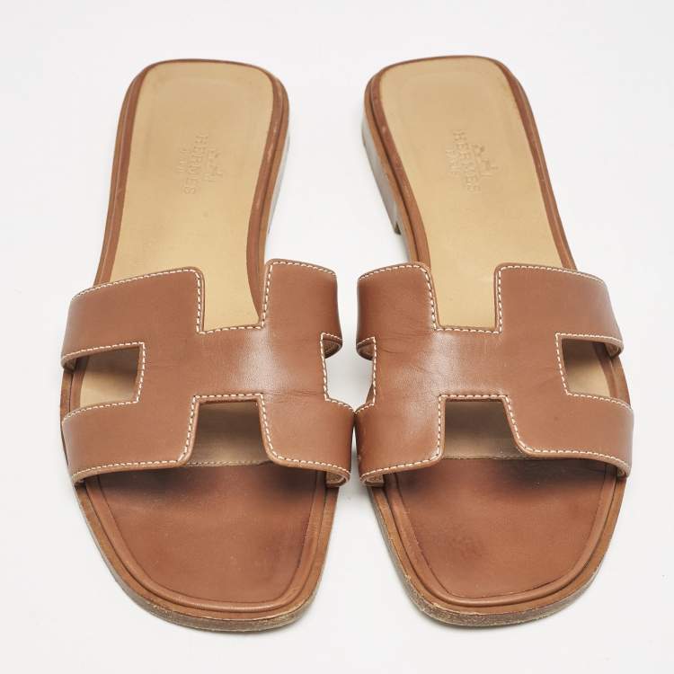 مملوكة مسبقًا Hermes Brown Leather Oran Flat Slides Size 37