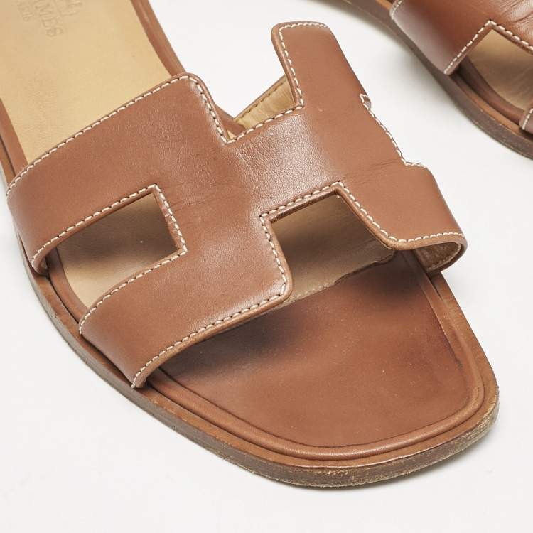 مملوكة مسبقًا Hermes Brown Leather Oran Flat Slides Size 37