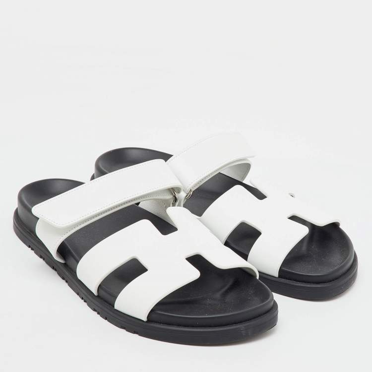 مملوكة مسبقًا Hermes White Leather Chypre Flat Sandals Size 39