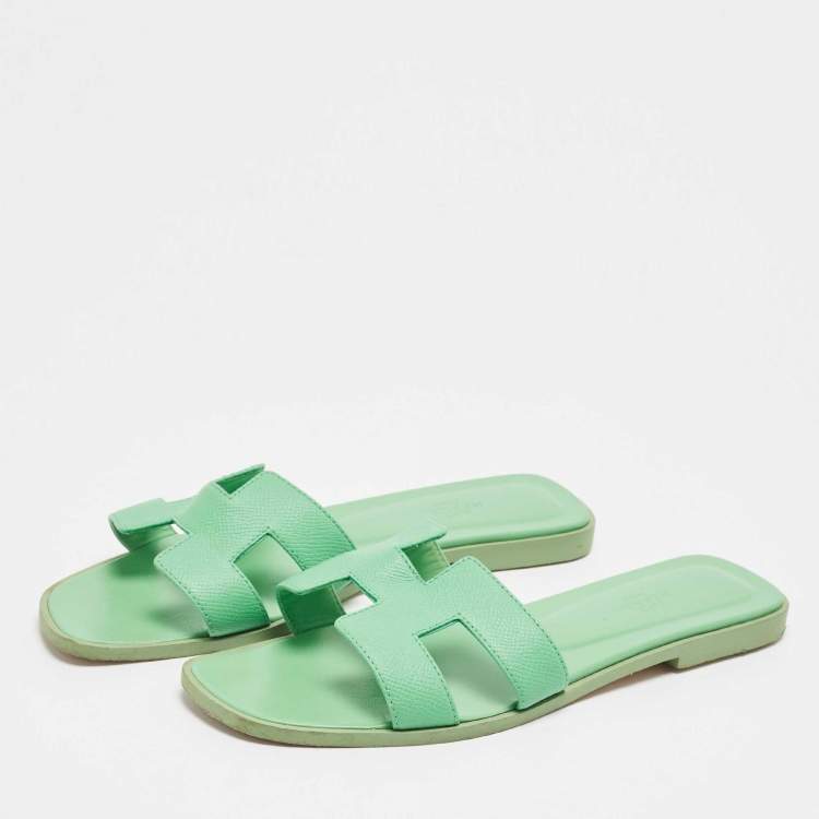 Pre Owned Hermes Green Leather Oran Flat Sandals Size 38.5