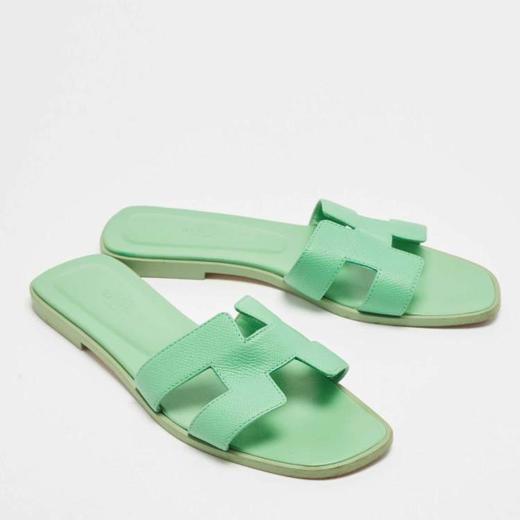 Pre Owned Hermes Green Leather Oran Flat Sandals Size 38.5
