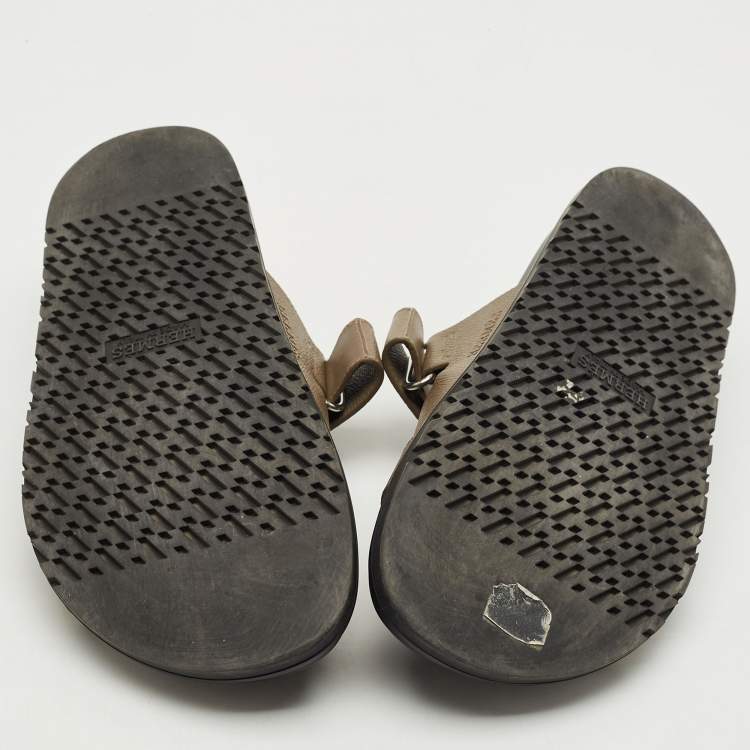 مملوكة مسبقًا Hermes Grey Leather Chypre Sandals Size 40.5