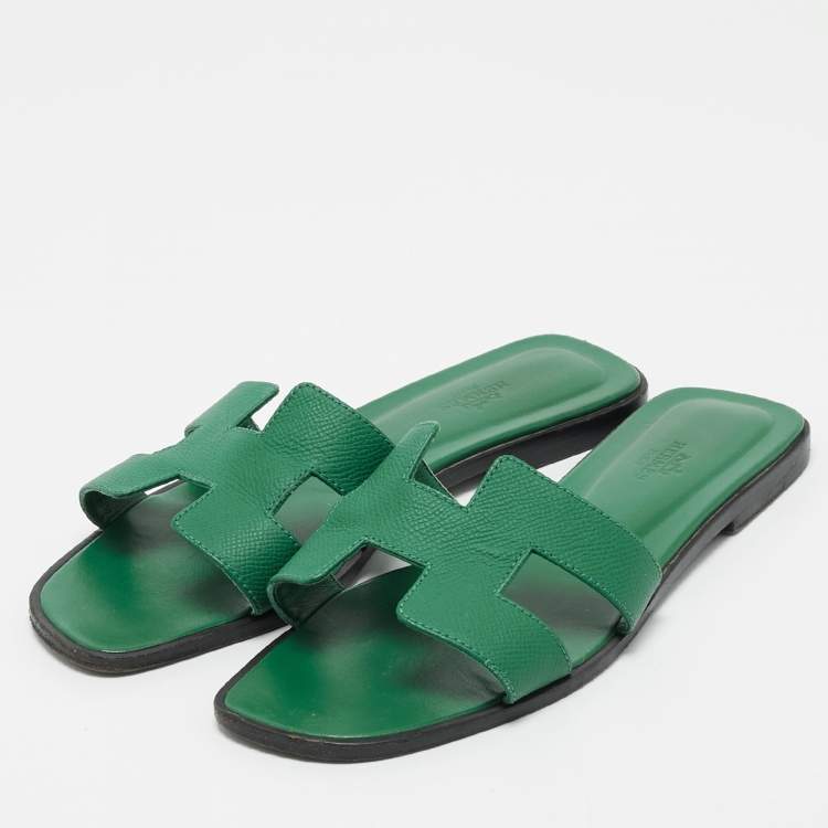Pre Owned Hermès Green Leather Oran Flat Sandals Size 39