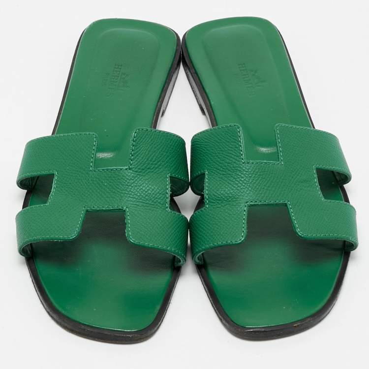 Pre Owned Hermès Green Leather Oran Flat Sandals Size 39