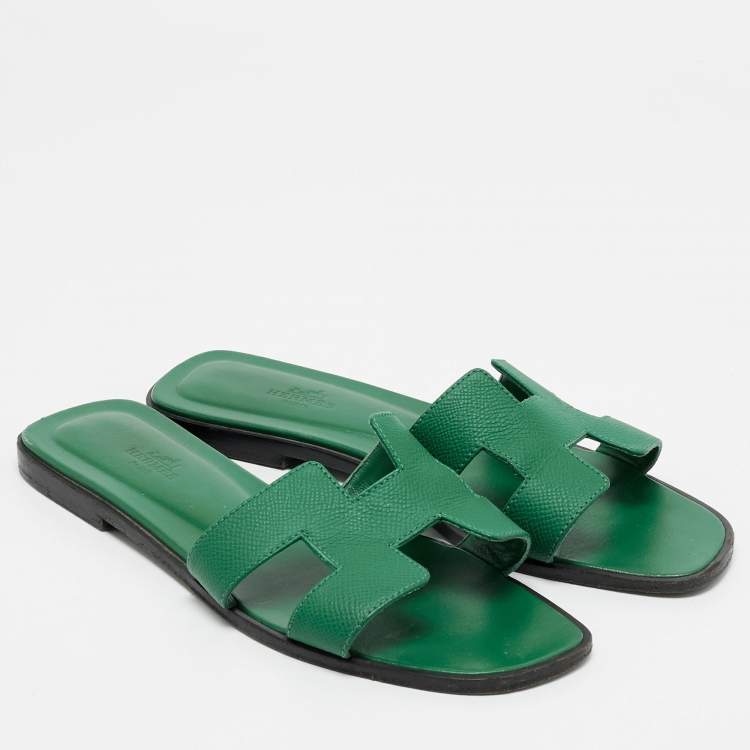 Pre Owned Hermès Green Leather Oran Flat Sandals Size 39