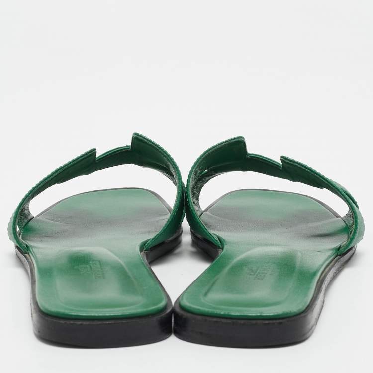 Pre Owned Hermès Green Leather Oran Flat Sandals Size 39