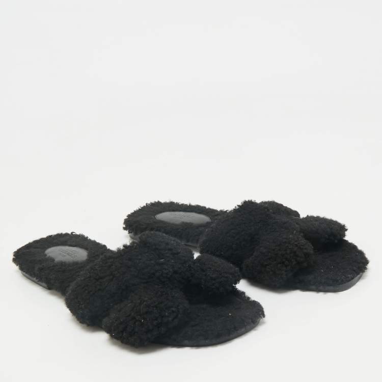 Pre Owned Hermes Black Shearling Fur Oran Flat Sandals Size 39