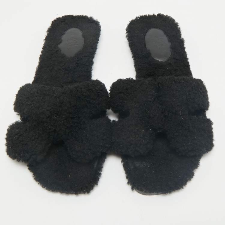 Pre Owned Hermes Black Shearling Fur Oran Flat Sandals Size 39