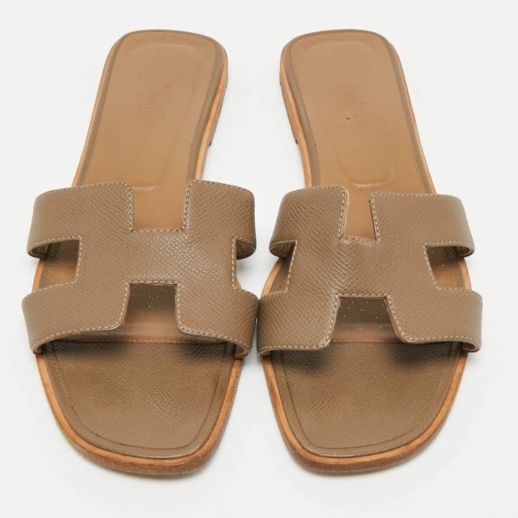 Pre Owned Hermes Grey Leather Oran Flat Slides Size 39.5