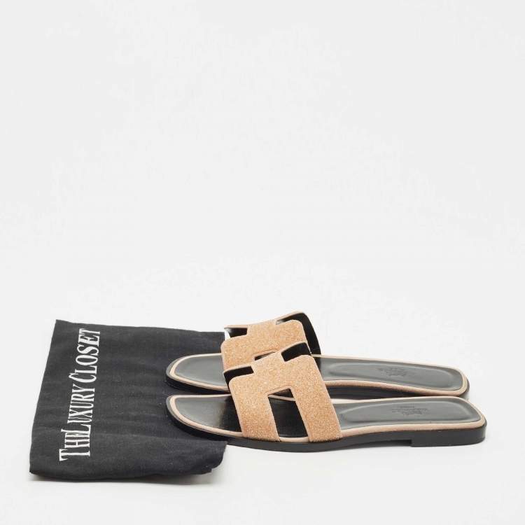 مملوكة مسبقًا Hermes Peach Pink Glitter and Suede Oran Flat Slide Sandals Size 37.5