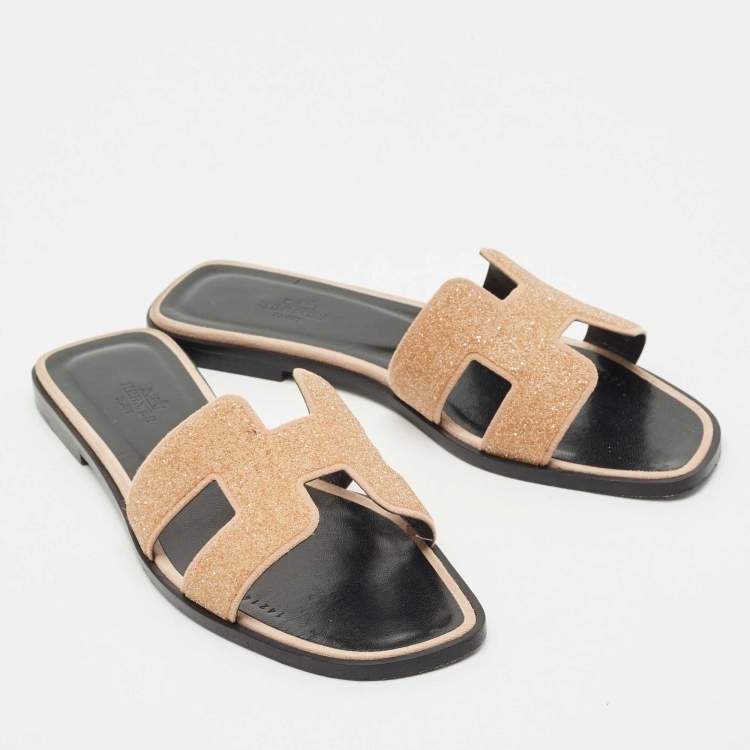 مملوكة مسبقًا Hermes Peach Pink Glitter and Suede Oran Flat Slide Sandals Size 37.5