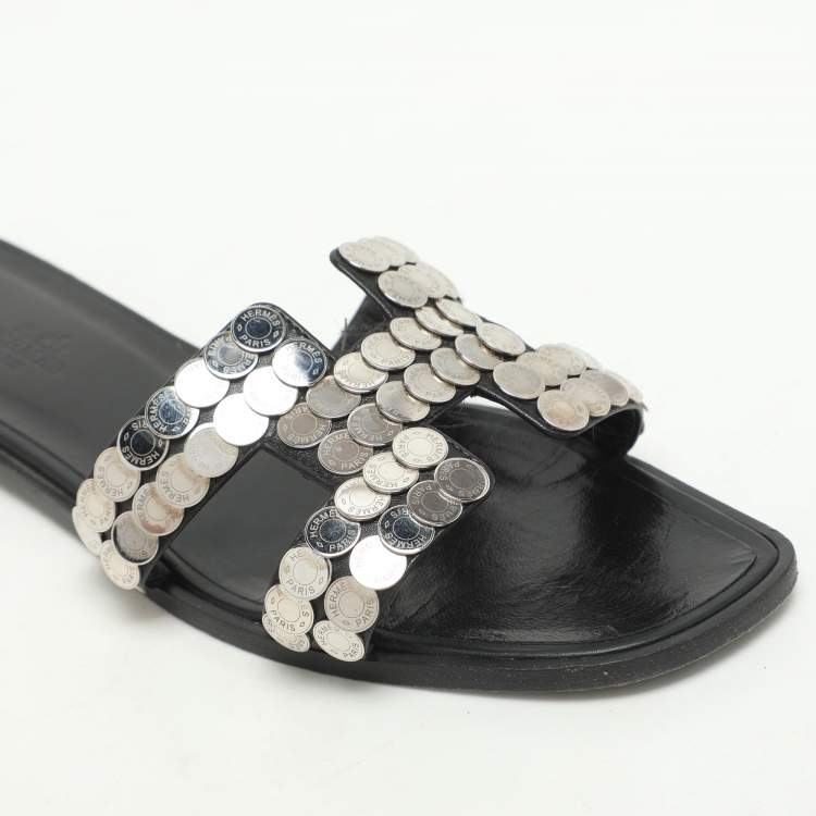 Pre Owned Hermès Black Leather Clou De Selle Embellished Oran Flat Slides Size 39