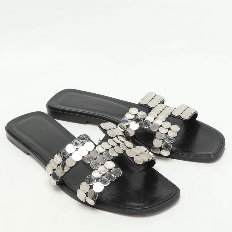 Pre Owned Hermès Black Leather Clou De Selle Embellished Oran Flat Slides Size 39