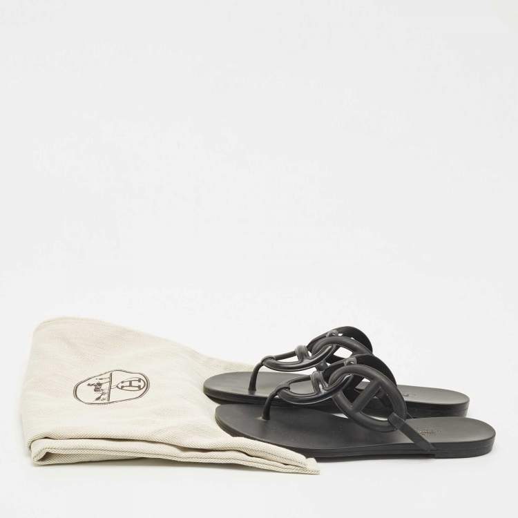 Pre Owned Hermes Black Rubber Egerie Flat Thong Sandals Size 39